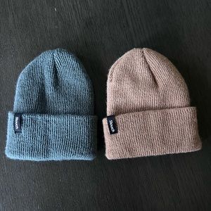 2 Slouch headwear knit beanies